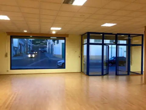 Nave comercial en Baena