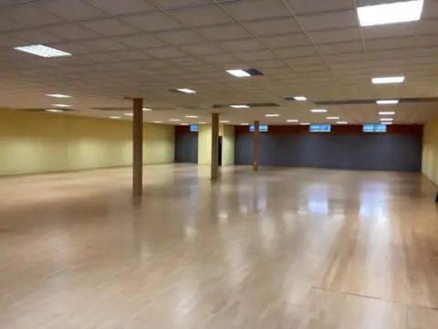 Nave comercial en Baena