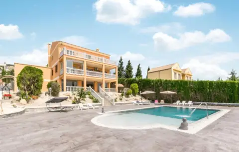 Chalet rústico en Zambudio