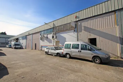 Nave comercial en calle de los Teatinos