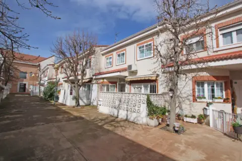Casa adosada en calle de las Alcantarillas