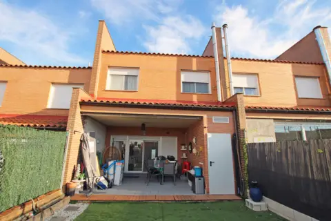 Chalet adosado en calle Río Dulce