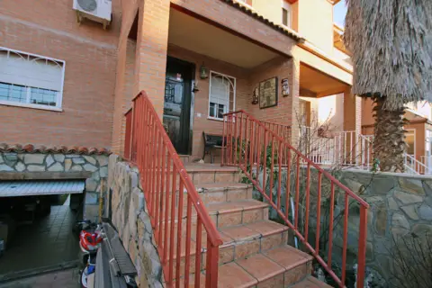 Chalet adosado en calle de Pensamientos