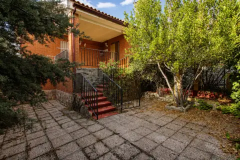 Chalet unifamiliar en calle de los Abetos in Pioz · Pioz