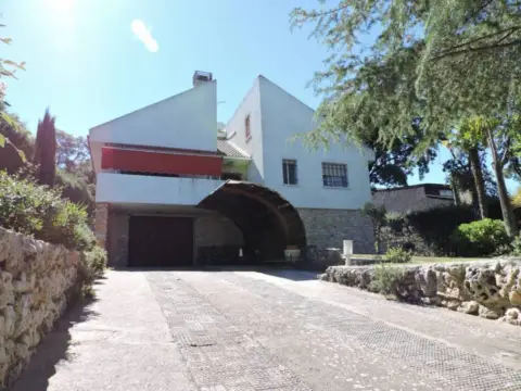 Chalet en calle de las Encinas