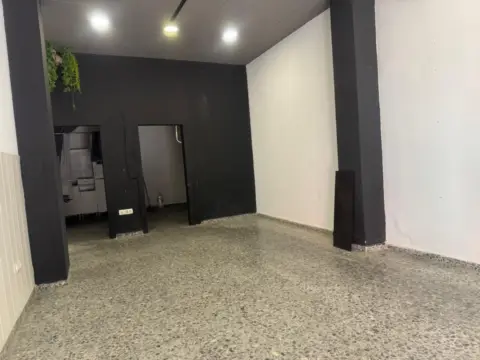 Local comercial en Camino de Suárez