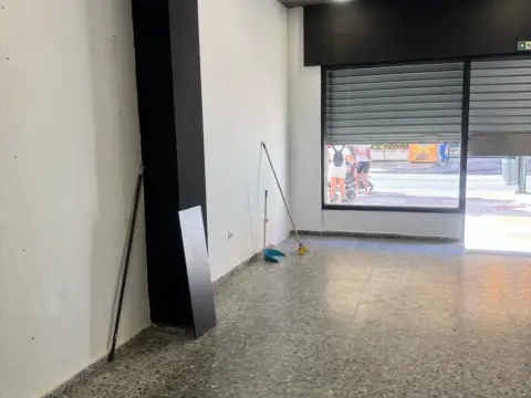 Local comercial en Camino de Suárez