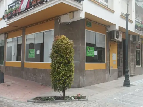 Local comercial en calle Martín Belda
