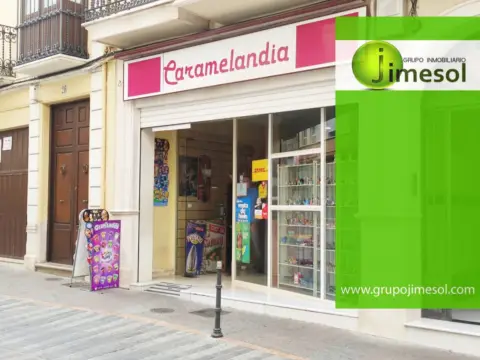 Local comercial en calle Martín Belda