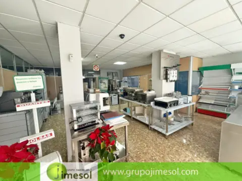 Local comercial en Avenida de Pedro Iglesias