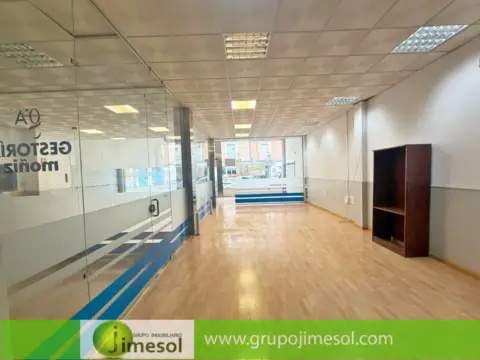 Local comercial en Avenida de Pedro Iglesias