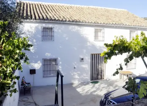 Chalet in calle Nacimiento del Zambra