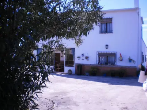 Terreno en calle Senda El Caz