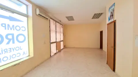 Local comercial en Avenida de Santa Ana, nº s/n