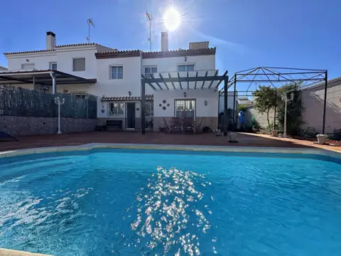 Chalet pareado en calle Periana