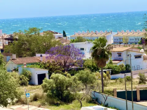 Chalet adosado en calle Crisipo