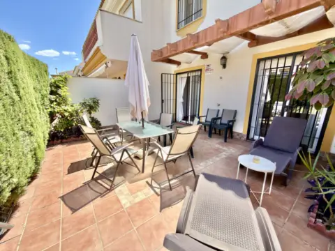 Chalet adosado en calle Crisipo