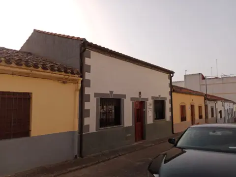 Casa adosada en calle de Ramón y Cajal, 20