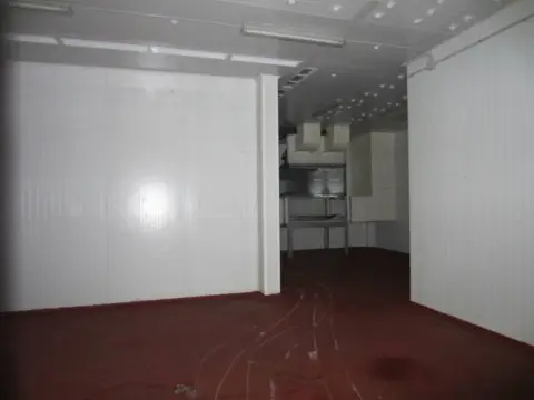 Nave industrial en calle del Nuevo Milenio
