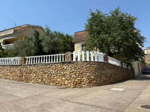 Chalet unifamiliar en calle de Santa Águeda