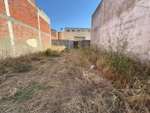Terreno en calle de los Hermanos Pinzones