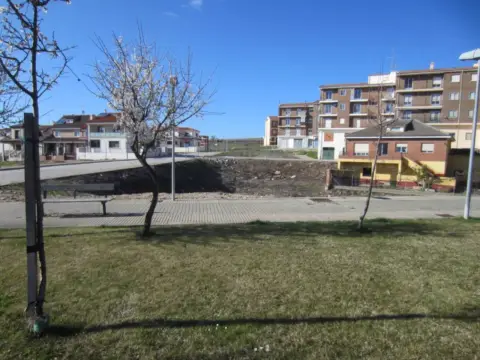 Terreno en calle Francisco de Soto y Marne