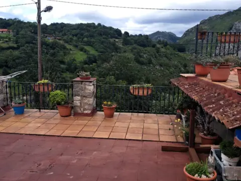 Casa pareada en calle La Collada