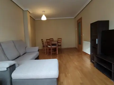 Piso en calle Doña Jimena