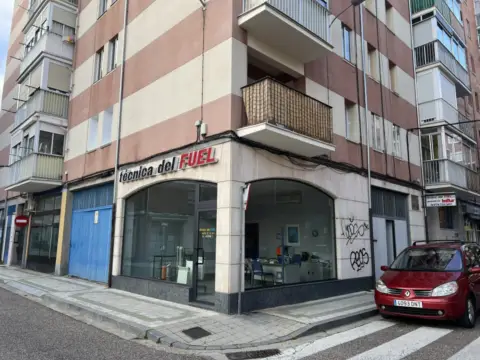 Local comercial en calle de Azorín, 1