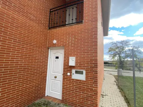 Casa adosada en calle Herrenes