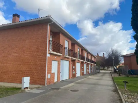 Casa adosada en calle de la Fontana