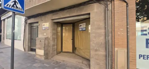 Local comercial en calle Jerónimo Santa Fe, 46
