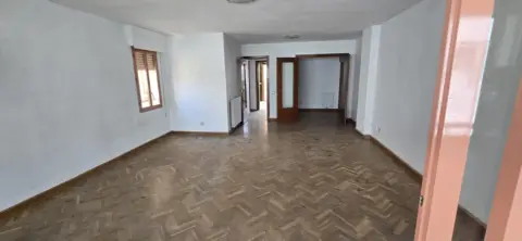 Piso en Avenida Juan Carlos I