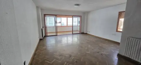 Piso en Avenida Juan Carlos I