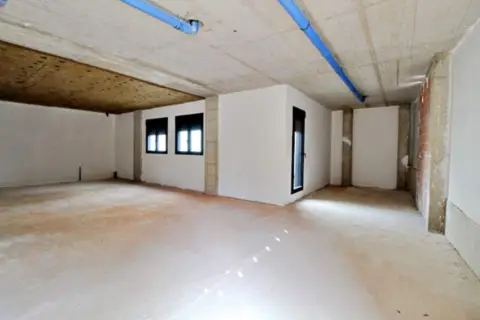 Local comercial en calle Víctor Català