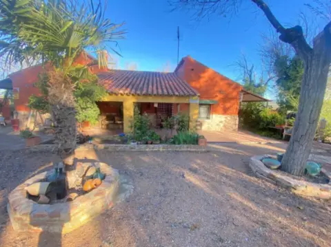 Chalet en Área Rural-Valverde-Las Casas