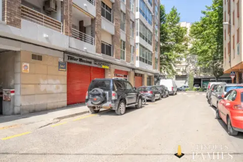 Local comercial en Avinguda dels Països Catalans, 107