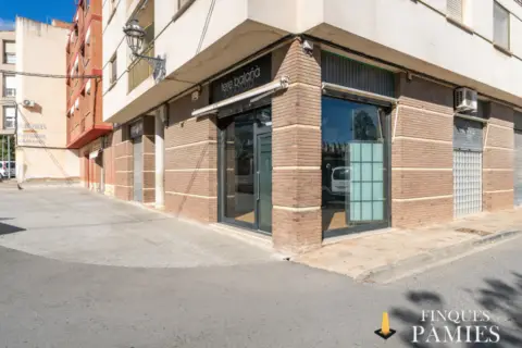 Local comercial en Avinguda de la Senyora Magdalena Martorell, 101