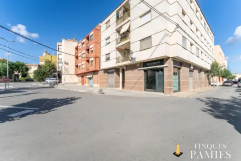 Local comercial en Avinguda de la Senyora Magdalena Martorell, 101