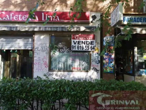 Local comercial en calle de los Nardos, 8