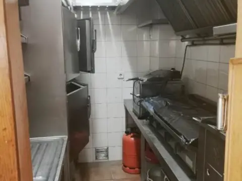 Local comercial en calle de los Nardos, 8