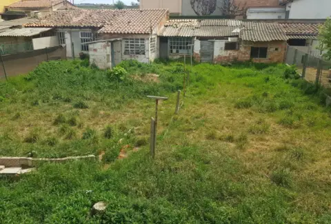 Terreno en calle Tecla Sala