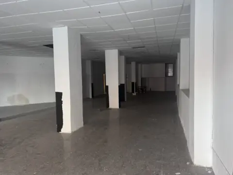 Local comercial en Avinguda de Josep Tarradellas