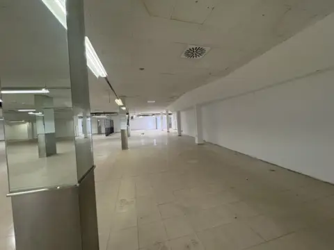 Local comercial en Avenida de Andalucía