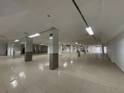 Local comercial en Avenida de Andalucía