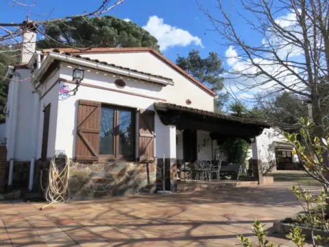 Chalet rústico en Vallromanes - L´Oasi