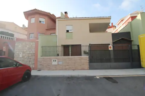 Chalet adosado en Avenida Angel Gijon Diaz