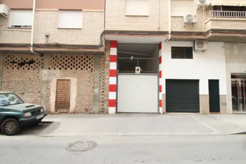 Garaje en calle de Jorge Guillén