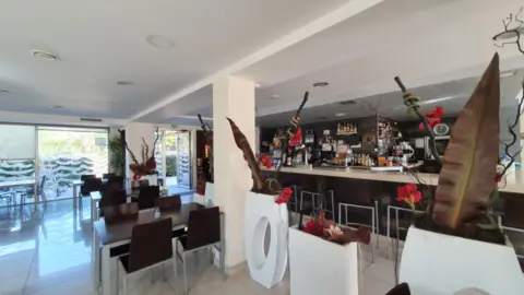 Local comercial en Urbanización Uma