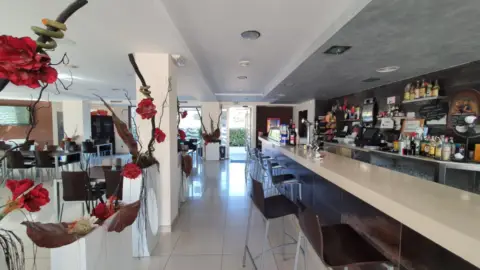 Local comercial en Urbanización Uma